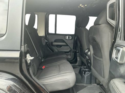 Used 2019 Jeep Wrangler Unlimited Sahara w/ Safety Group AWD/4WD image 23