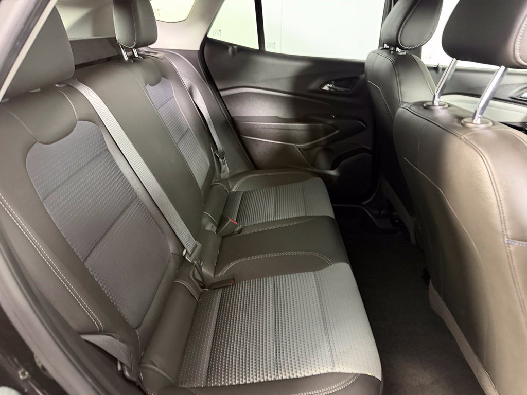 Used 2025 Chevrolet Trax LT FWD image 19