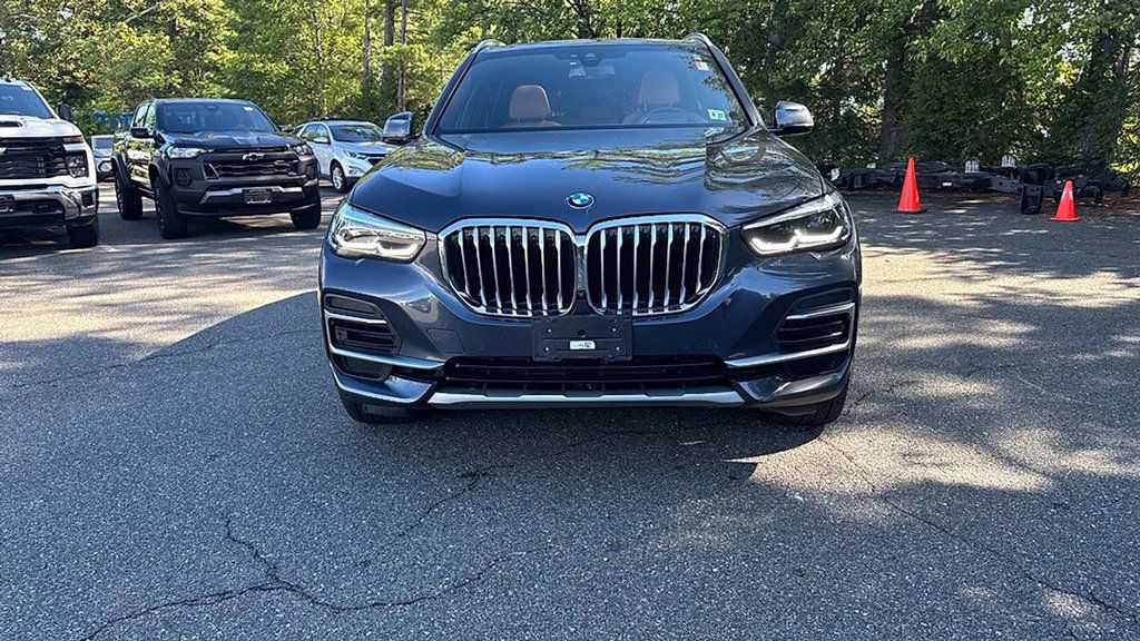 Used 2022 BMW X5 xDrive40i w/ Premium Package AWD/4WD image 2