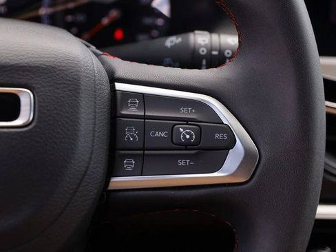Used 2025 Jeep Compass Trailhawk AWD/4WD image 12
