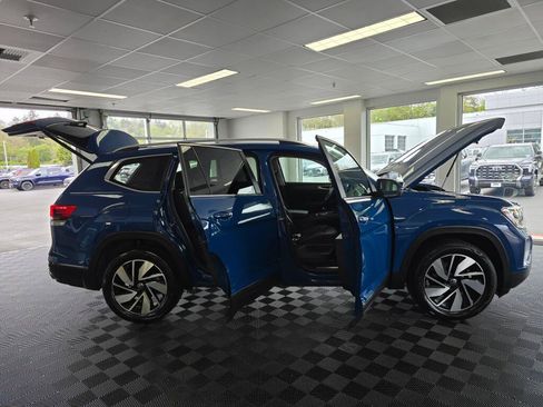 Used 2025 Volkswagen Atlas SEL AWD/4WD image 17