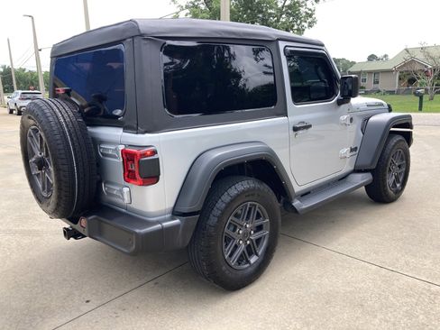 Used 2024 Jeep Wrangler Sport AWD/4WD image 11