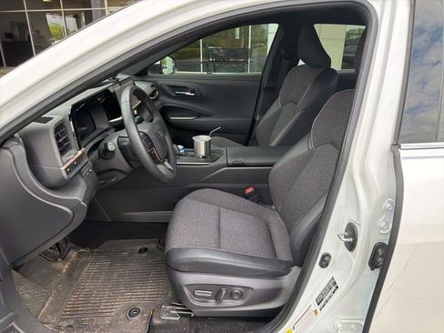 Used 2023 Toyota Crown Limited image 7