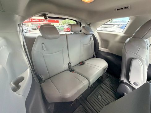 Used 2023 Toyota Sienna XLE AWD/4WD image 23