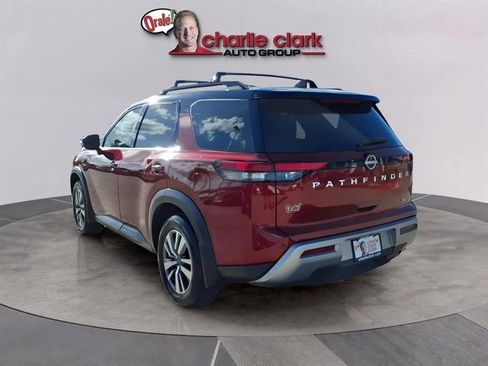 Used 2022 Nissan Pathfinder SL image 3