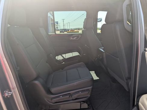 Used 2024 Chevrolet Suburban LT w/ LT Signature Package AWD/4WD image 4
