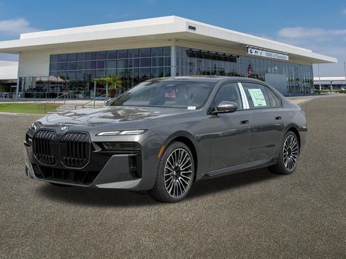 New 2026 BMW 740i w/ Premium Package RWD image 4