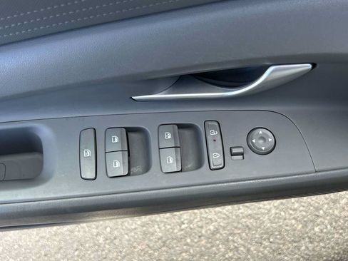 Used 2024 Hyundai Elantra SEL FWD image 15