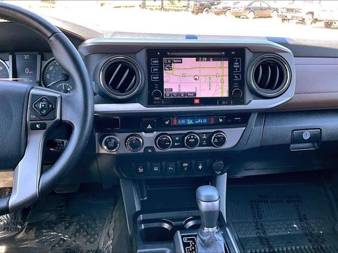 Used 2016 Toyota Tacoma Limited w/ Towing Package AWD/4WD image 8