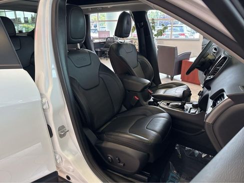Used 2022 Jeep Cherokee Limited AWD/4WD image 31