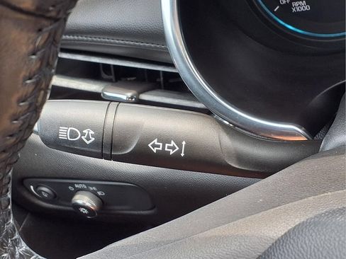 Used 2018 Chevrolet Malibu LT w/ Leather Package FWD image 17
