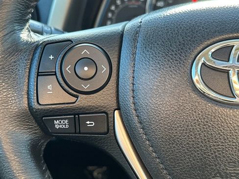 Used 2013 Toyota RAV4 Limited image 19