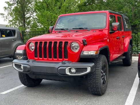 Used 2021 Jeep Gladiator Sport image 3