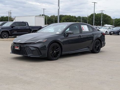 Used 2025 Toyota Camry SE FWD image 10