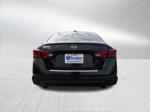 Used 2023 Nissan Altima 2.5 SR w/ SR Premium Package FWD image 7