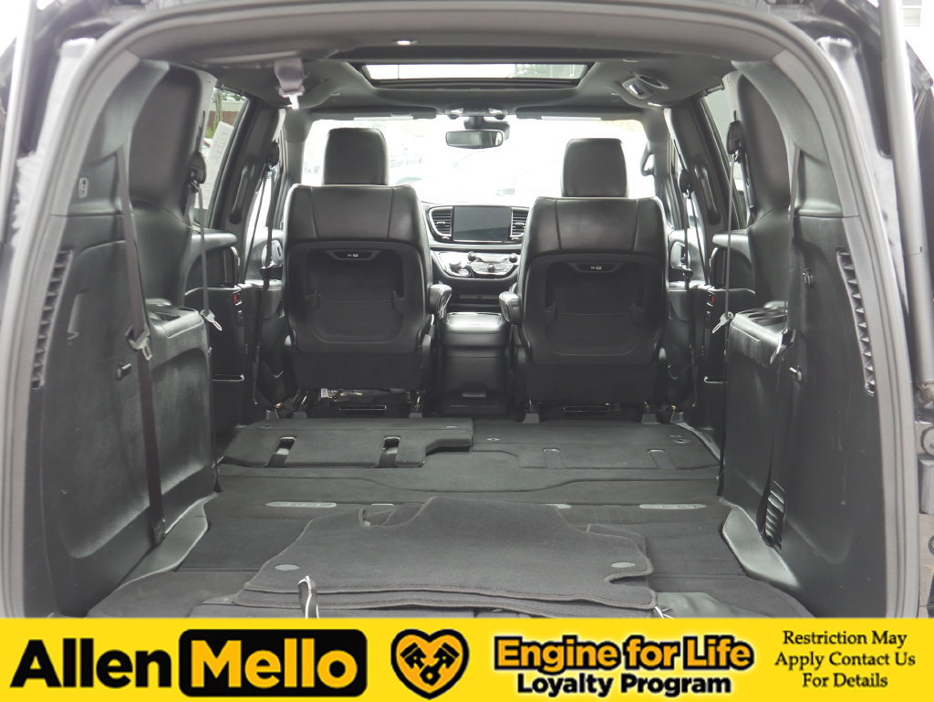 Used 2025 Chrysler Pacifica Limited FWD image 13