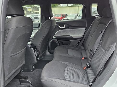 Used 2025 Jeep Compass Sport image 11