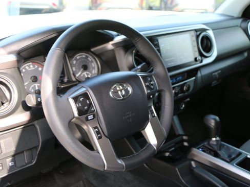 Used 2023 Toyota Tacoma SR5 w/ Technology Package AWD/4WD image 17