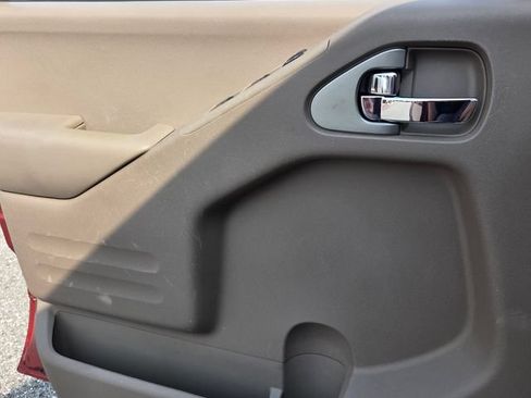 Used 2016 Nissan Frontier SV RWD image 31