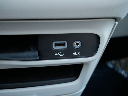 Used 2017 Chrysler Pacifica Touring-L image 32