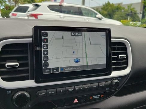 Used 2025 Hyundai Venue Limited FWD image 24