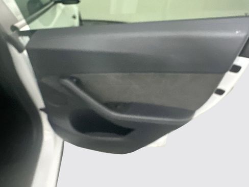 Used 2022 Tesla Model Y Long Range image 30