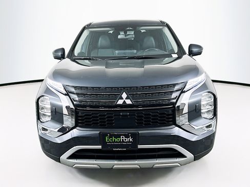 Used 2024 Mitsubishi Outlander SE image 2