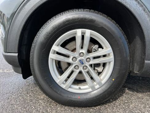 Certified 2022 Ford Explorer XLT w/ Equipment Group 202A image 16