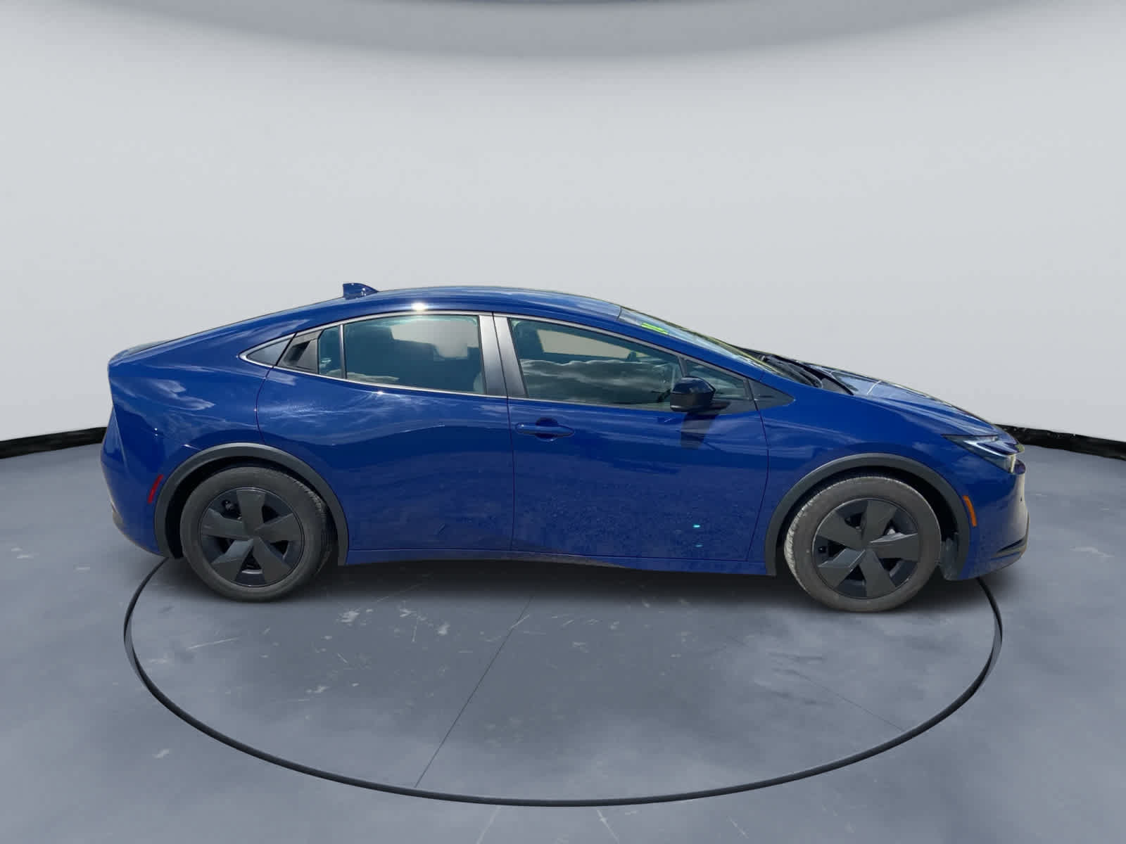 Used 2024 Toyota Prius LE FWD image 4