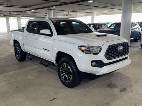 Used 2021 Toyota Tacoma TRD Sport RWD image 2