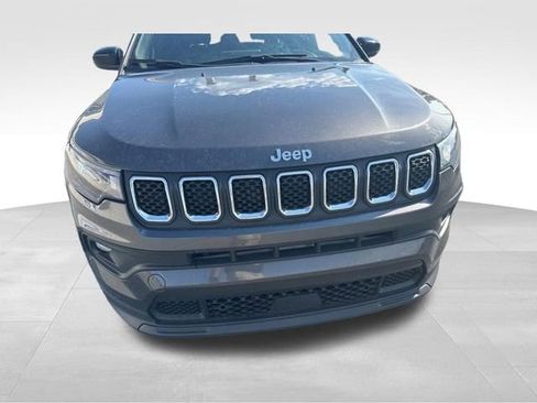 Used 2023 Jeep Compass Latitude AWD/4WD image 3