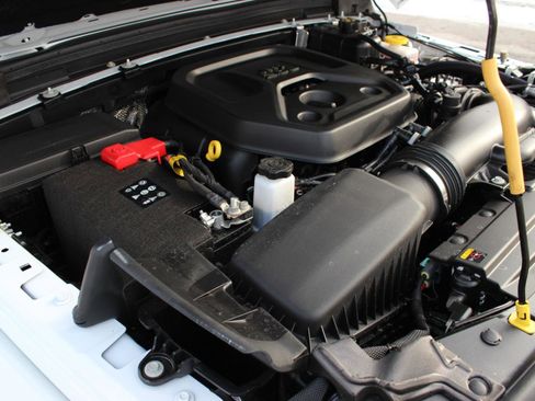 Used 2025 Jeep Wrangler Sahara AWD/4WD image 24