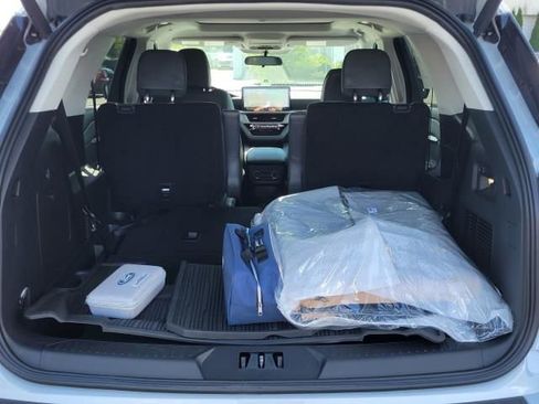 New 2025 Ford Explorer Active w/ Active Comfort Package image 10