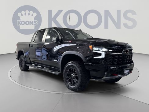 Used 2023 Chevrolet Silverado 1500 ZR2 w/ Technology Package AWD/4WD image 2
