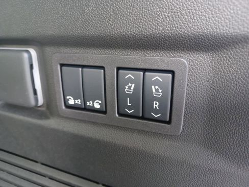 Used 2025 Chevrolet Tahoe High Country image 27