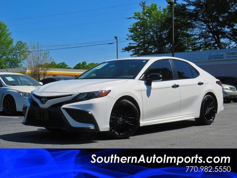 Used 2022 Toyota Camry SE w/ Convenience Package image 1