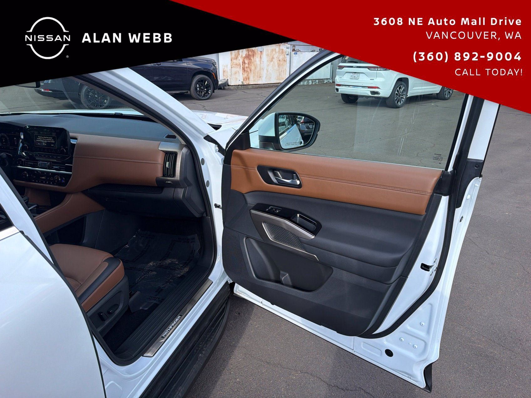 Used 2025 Nissan Pathfinder Platinum w/ Lighting Package (N93) AWD/4WD image 21