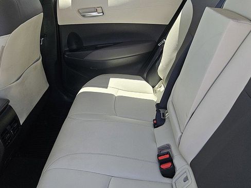 Used 2022 Toyota Corolla Cross XLE w/ Convenience Package image 8