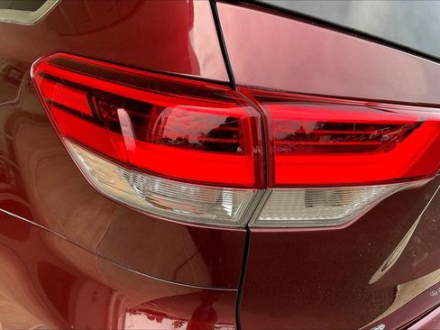 Used 2018 Toyota Highlander Limited AWD/4WD image 23