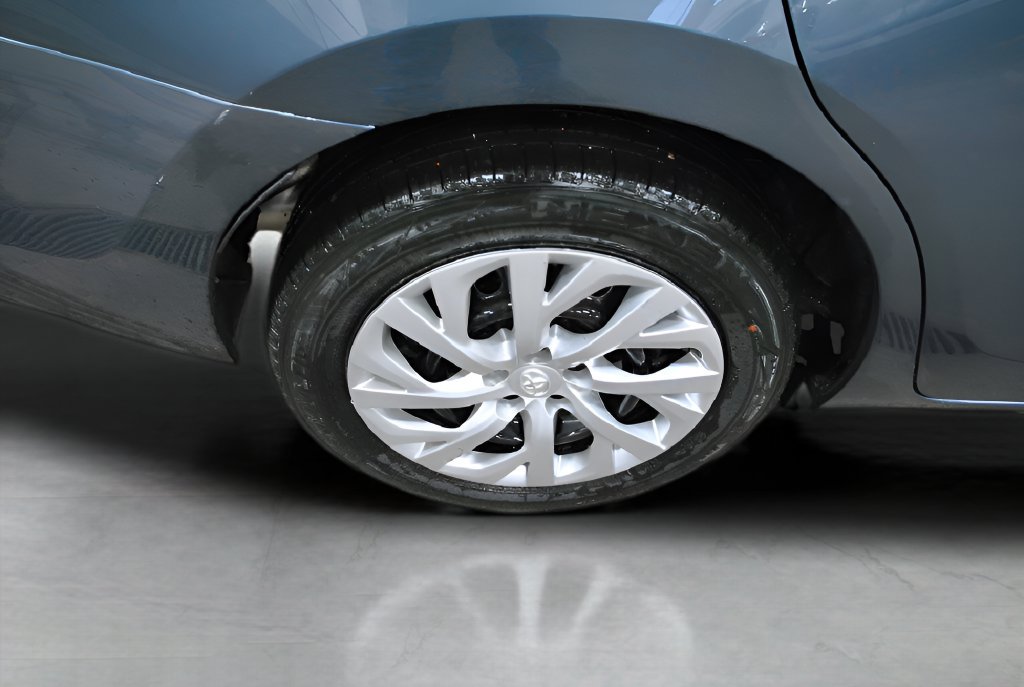 Used 2017 Toyota Corolla LE FWD image 30