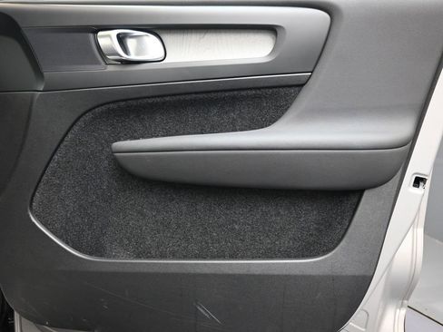 Certified 2025 Volvo XC40 B5 Core image 11