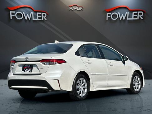 Used 2020 Toyota Corolla LE FWD image 5