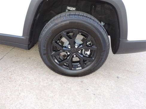 Used 2025 Jeep Grand Cherokee L Altitude image 10