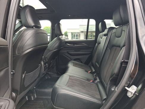 Certified 2023 Jeep Grand Cherokee Altitude AWD/4WD image 10