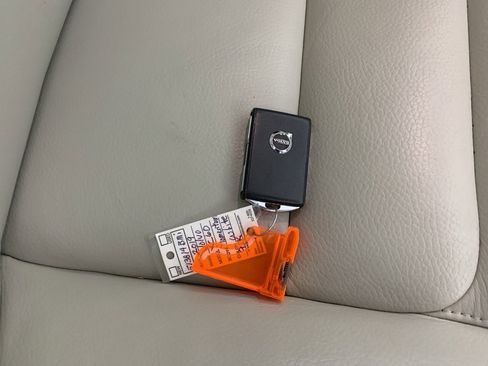 Used 2019 Volvo XC60 T5 Momentum w/ Premium Package image 44