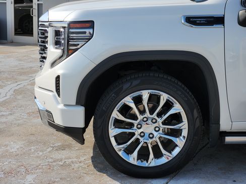 Used 2023 GMC Sierra 1500 Denali w/ Denali Reserve Package AWD/4WD image 9