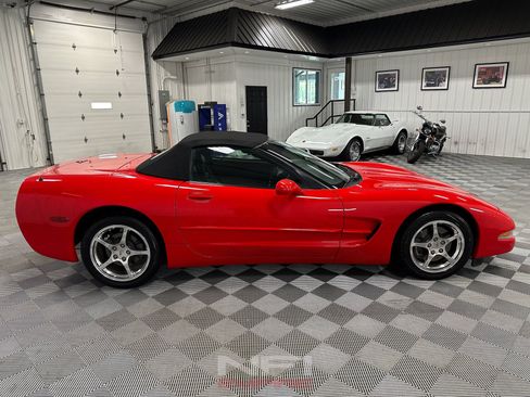 Used 2002 Chevrolet Corvette Coupe w/ Preferred Equipment Group2 RWD image 12