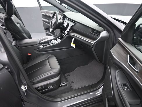 New 2026 Jeep Grand Cherokee Limited image 17