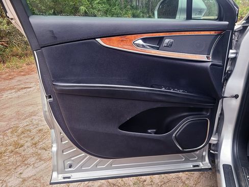 Used 2017 Lincoln MKX Reserve image 26