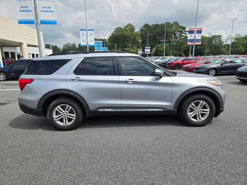 Used 2021 Ford Explorer XLT w/ Equipment Group 202A AWD/4WD image 4